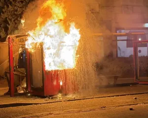 Dialogu mbetet në letër, protesta në Shqipëri në flakë!