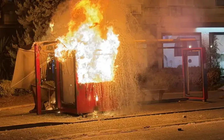 Dialogu mbetet në letër, protesta në Shqipëri në flakë!