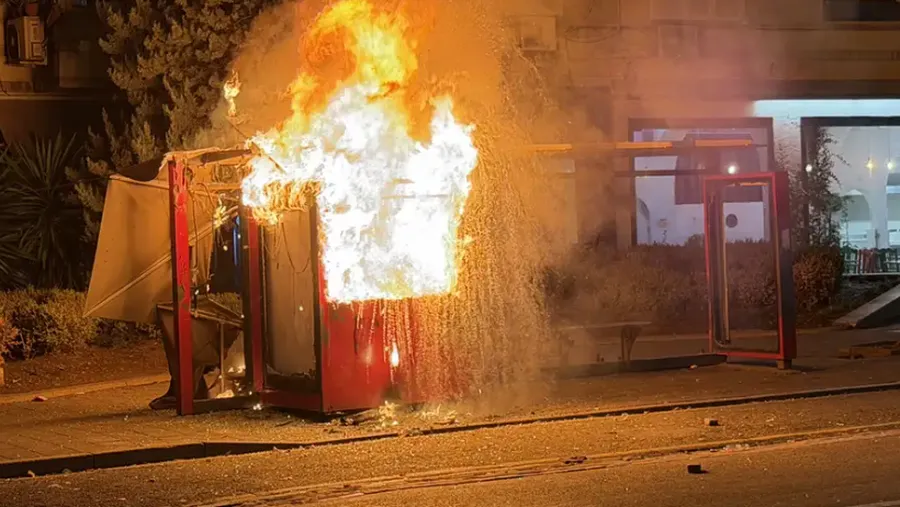 Dialogu mbetet në letër, protesta në Shqipëri në flakë!