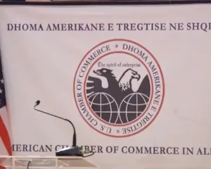 Dhoma Amerikane e Tregtisë kundër rritjes së taksave, kërkon rishqyrtimin e tyre