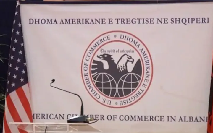 Dhoma Amerikane e Tregtisë kundër rritjes së taksave, kërkon rishqyrtimin e tyre