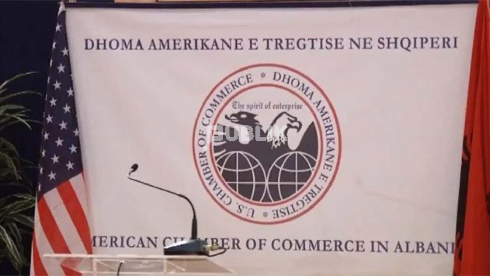 Dhoma Amerikane e Tregtisë kundër rritjes së taksave, kërkon rishqyrtimin e tyre