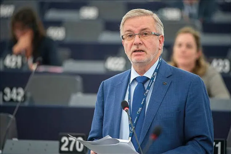 Eurodeputeti gjerman Michael Gahler: Krimi nuk lejon rotacionin në Shqipëri
