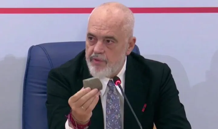 Rama shfaqet me “armën” e rëndë të protestuesve: Këtu mbaron e drejta për të protestuar