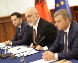 Rama përdor Sejkon si dekor për të fajësuar Antifa-n, ‘kyç gojën’ për rënien e euros