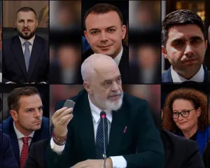 PËRSE DUHET TË QËNDROJË AI QË I EMËROI TË GJITHË?