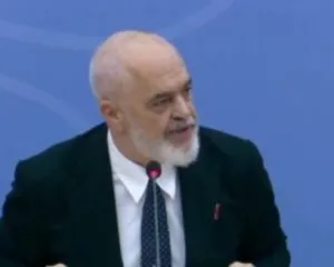 Rama fyen protestuesit: Vijnë nga periferitë për të shkatërruar qendrën