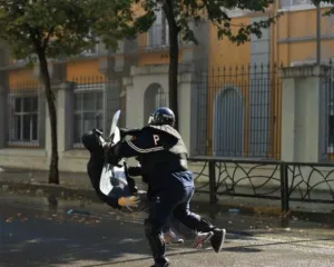 Pas dhunës brutale, i riu me humbje kujtese dhe dëmime të rënda