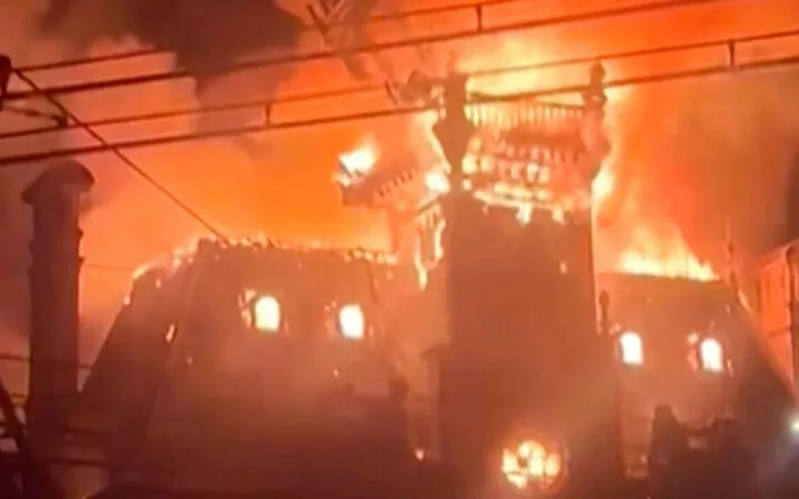 Protestat/ Flakët shkrumbojnë bashkinë historike të Limoges në Francë