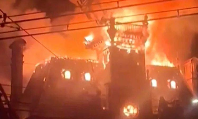 Protestat/ Flakët shkrumbojnë bashkinë historike të Limoges në Francë