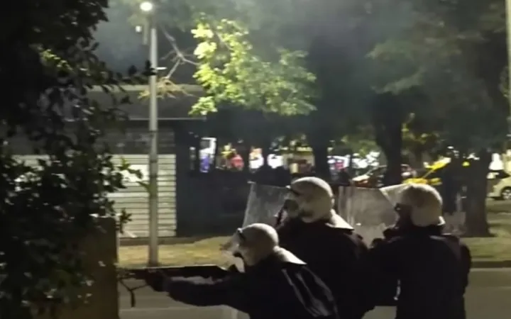 Plumba gome VS fishekzjarre, gjendje ‘lufte’ në Kryeqytet