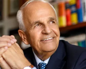 Shuhet në moshën 78-vjeçare ish-ambasadori Bashkim Zeneli