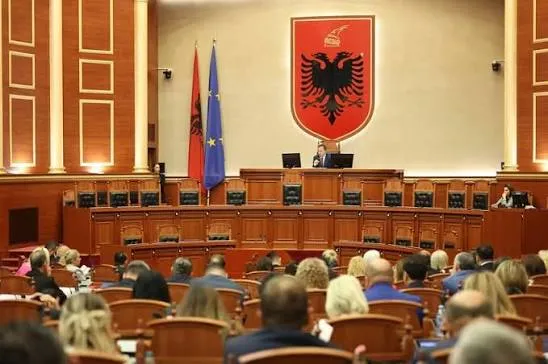 Pas shkrirjes së 15 Bashkive, PS bën gati “krasitjen” e deputetëve