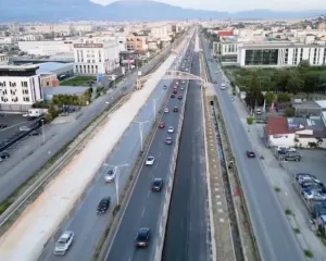 Nis rindërtimi i rrugës dytësore Tiranë Durrës, mbyllet tenderi 4.3 mln euro