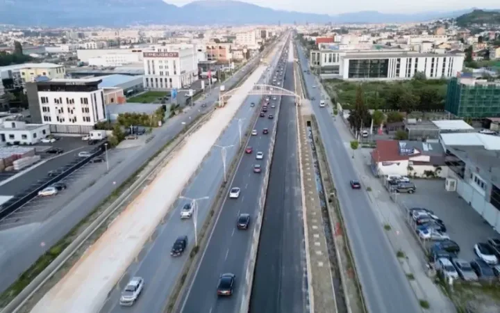 Nis rindërtimi i rrugës dytësore Tiranë Durrës, mbyllet tenderi 4.3 mln euro
