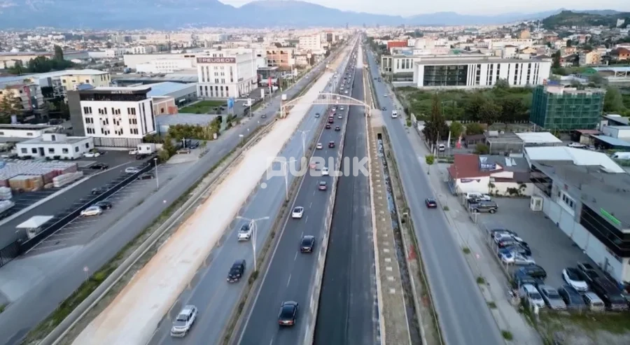 Nis rindërtimi i rrugës dytësore Tiranë Durrës, mbyllet tenderi 4.3 mln euro