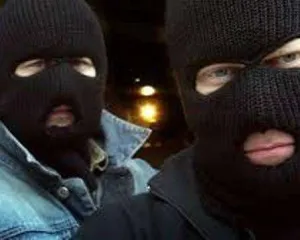 Denoncimi: Maskat e zeza dolën nga Ministria e Brendshme për të sulmuar bizneset
