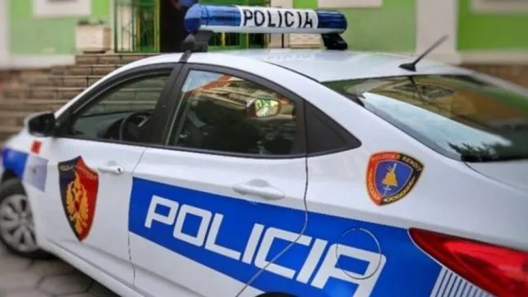Dhunoi bashkëshorten për vdekje, arrestohet 38-vjeçari pas deportimit nga greqia