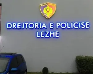 Shpërthim me lëndë plasëse në Lezhë, dëmtohet çatia e një ndërtese