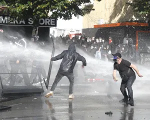 Nga maskat e te bllokimi i rrugëve, hyjnë në fuqi gjobat e reja për protestuesit