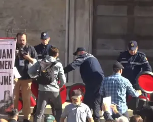 Pedagogët të vendosur, paralajmërojnë bojkot total deri në grevë urie