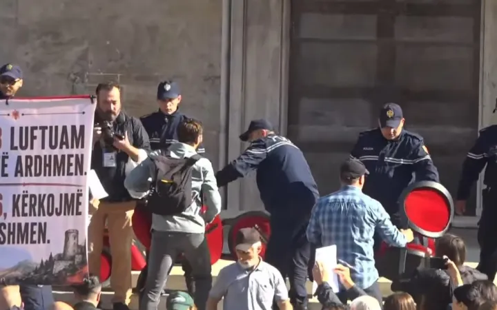Pedagogët të vendosur, paralajmërojnë bojkot total deri në grevë urie