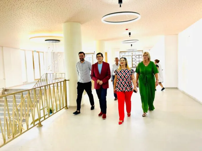 Rakip Suli: Mësimi vijon normalisht në 25 shkollat në Kamëz