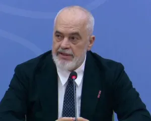 Rama hap ‘thesin’ për policët që po i ruajnë karriken e pushtetit