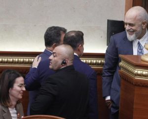 Rama shtyp kritikën brenda PS për hartën e re territoriale