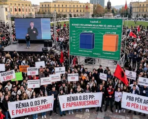 Rama “u mbyll derën” studentëve, por “hap thesin” për “Ronët” e Mbrojtjes!
