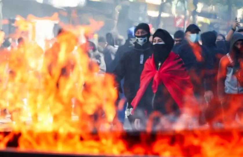 Trazirat shpërthejnë përsëri në protestën antiqeveritare në Tiranë