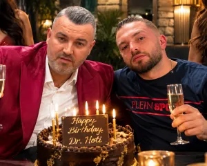 Rogerti i bën urimin epik Lim Hotit për ditëlindjen e tij