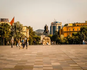 Tirana, qyteti me koston e jetesës më të papërballueshme në Evropë
