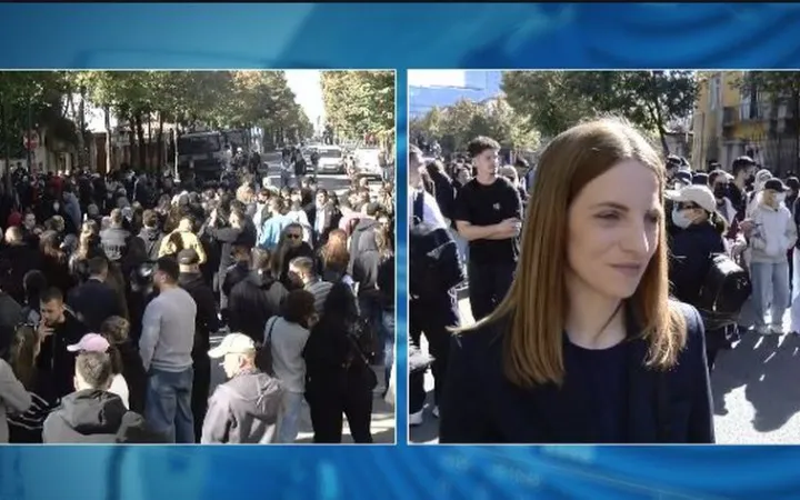 Marjana Koçeku krah studentëve në protestë: O sot o kurrë!
