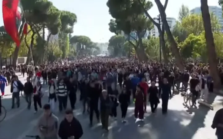 Pprotestuesit nisin marshimin drejt Ministrisë së Arsimit