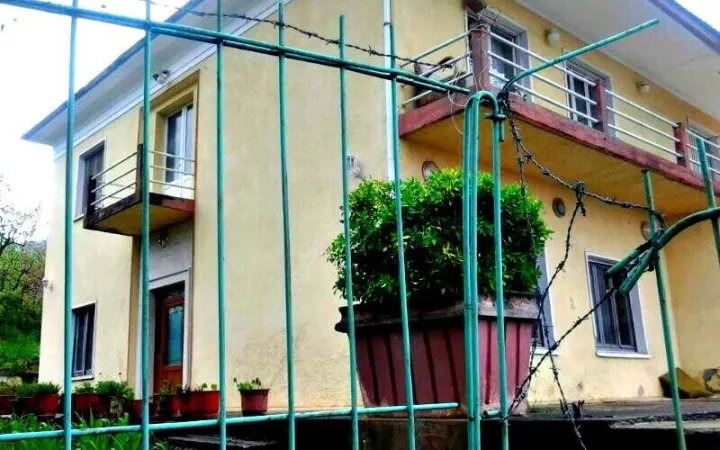 Vila shtetërore u kthye në hotel privat, SPAK zbarkon në Kadastrën e Dibrës