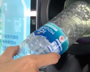 Shqipëria përgatit skemën e riciklimit! Kthen shishen plastike, merr paratë mbrapsht