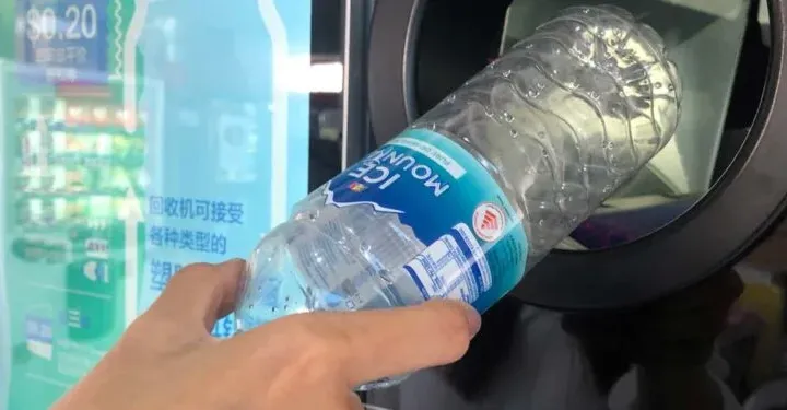 Shqipëria përgatit skemën e riciklimit! Kthen shishen plastike, merr paratë mbrapsht