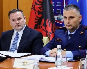 Qeveria i “rreh” shpatullat policisë, gati rritja e pagave deri në 200 mijë lekë