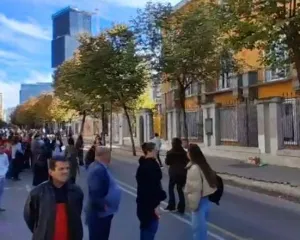 Studentët mblidhen te Ministria e Arsimit dhe kërkojnë largimin e Ramës