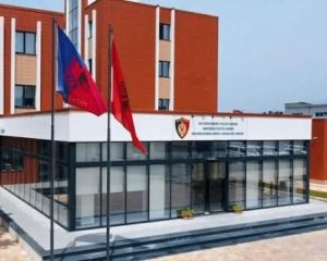 23-vjeçari kapet duke transportuar 7 emigrantë drejt Malit të Zi