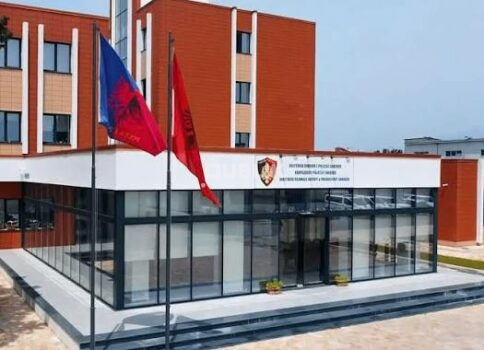 23-vjeçari kapet duke transportuar 7 emigrantë drejt Malit të Zi