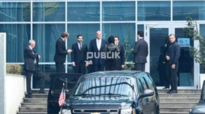 Ambasadori i SHBA-së zbarkon në SPAK