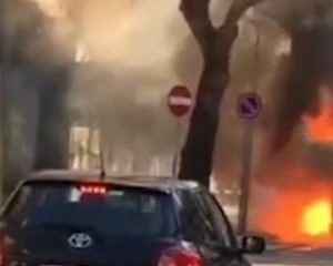 Shpërthen makina në rrugën ‘Myslym Shyri’
