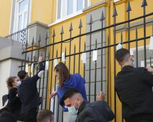Studentët e nisin protestën kombëtare para Ministrisë së Arsimit