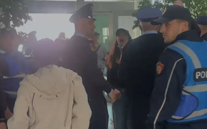 Terror në Vlorë, policia zbarkon brenda Universitetit “Ismail Qemali”