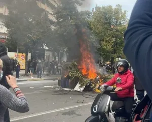 Tensione te “Dollari”, protestuesit sulmojnë kompaninë “ONE”