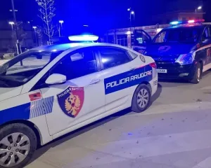 Kërcet arma në mes të Tiranës, plagoset një person