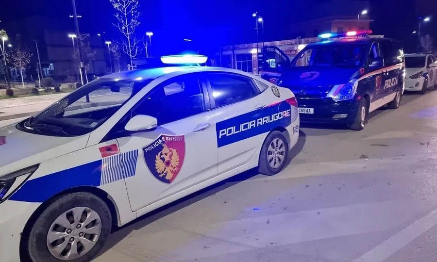 Kërcet arma në mes të Tiranës, plagoset një person