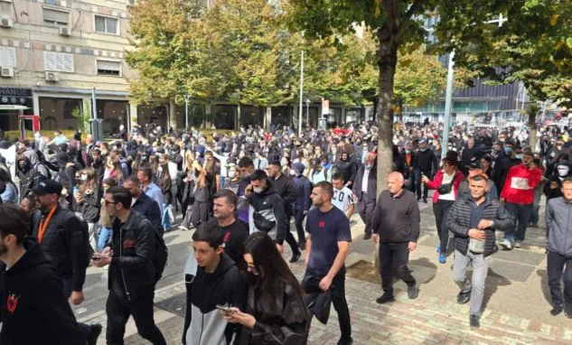 Të rinjtë shqiptarë janë ndër më të varfrit në Europë